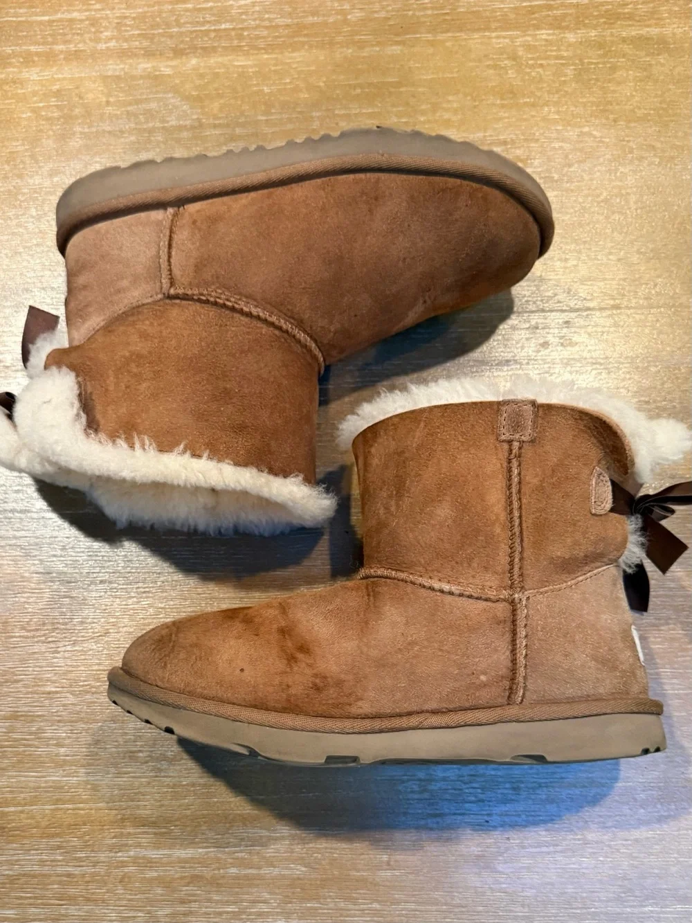 UGG Youth Mini Bailey Bow Boots Sheepskin Chestnut US 4 EU 36